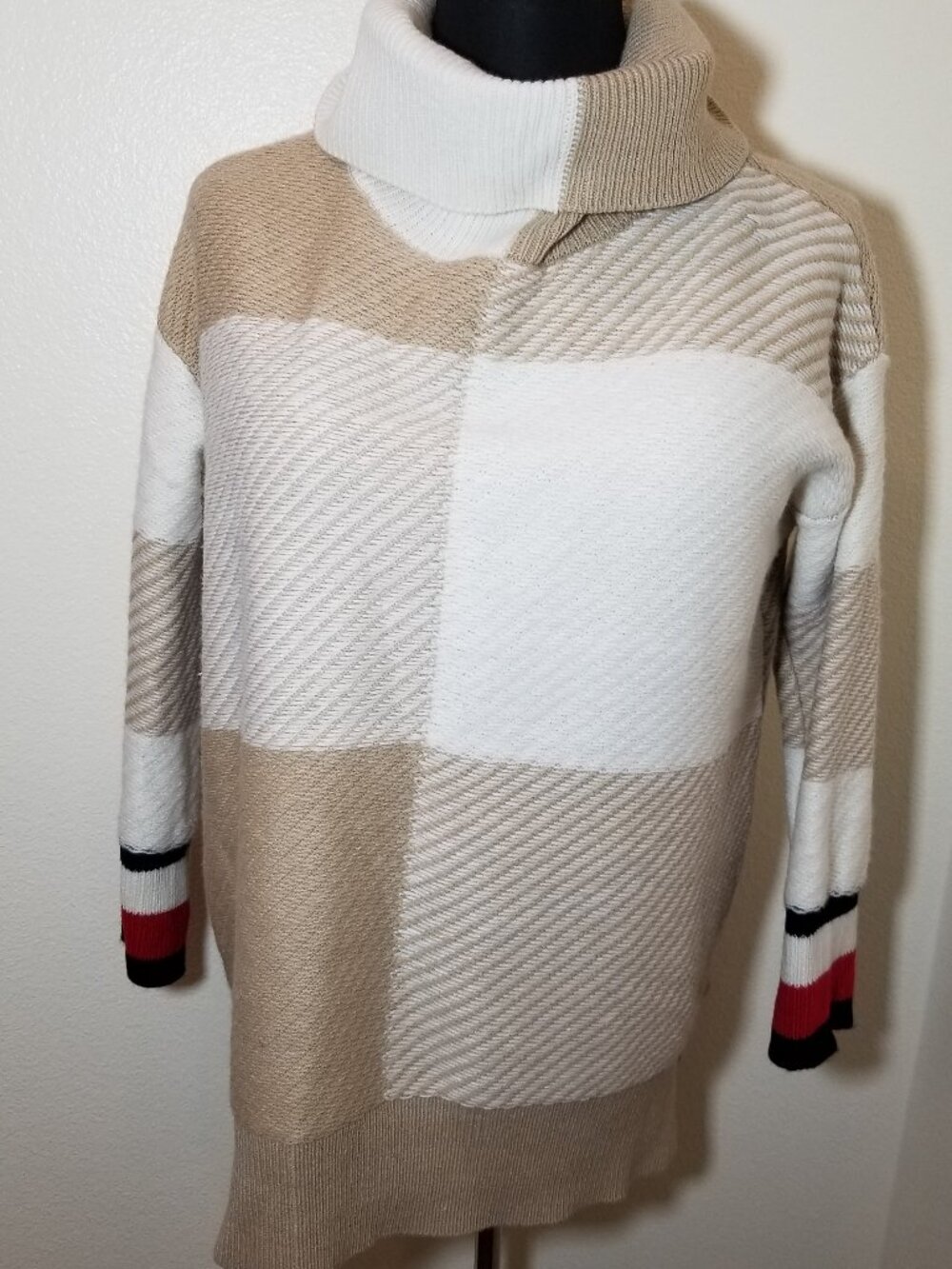 Tommy Hilfiger Womens Large Tan White Turtleneck Sweater Preppy Quiet Luxury NWT